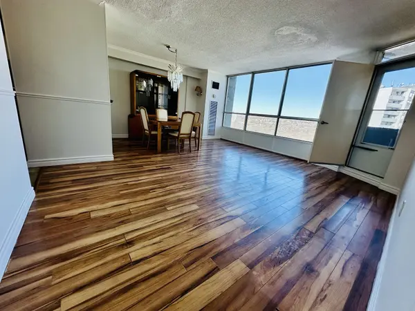 10 Martha Eaton WAY S #1806, Toronto W04, ON M6M 5B3