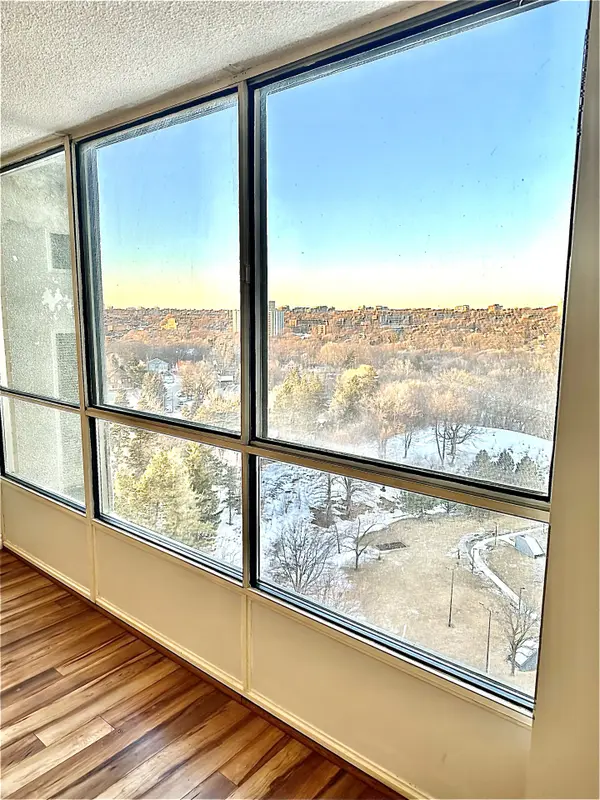 10 Martha Eaton WAY S #1806, Toronto W04, ON M6M 5B3