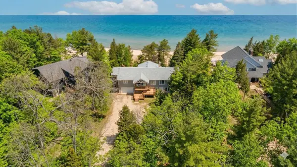 9856 Huron PL, Lambton Shores, ON N0M 1T0