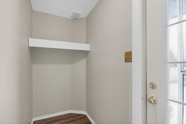 5-2336 Orient Park DR, Blackburn Hamlet, ON K1B 4N5