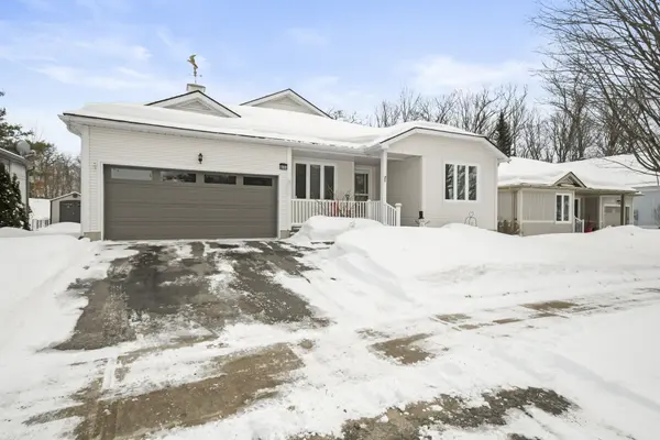 111 Pineridge Gate,  Gravenhurst,  ON P1P 1Z2