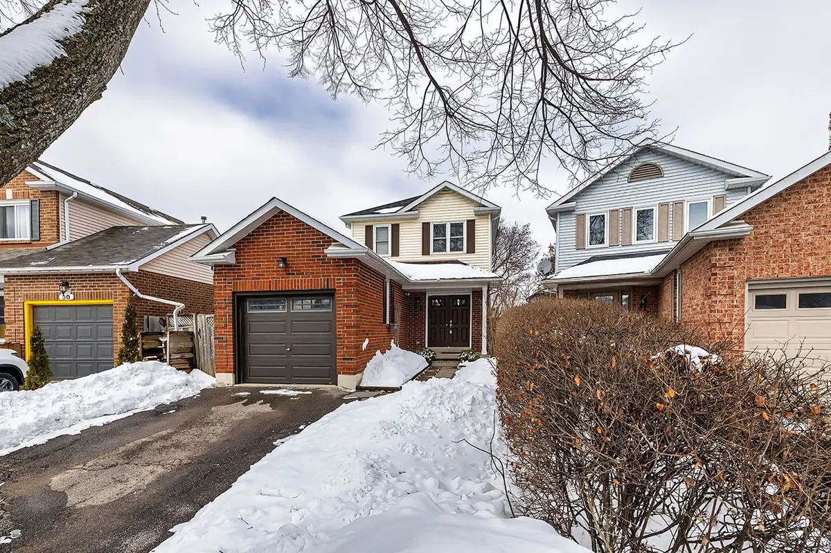 33 Mossgrove CT, Clarington, ON L1E 1P4