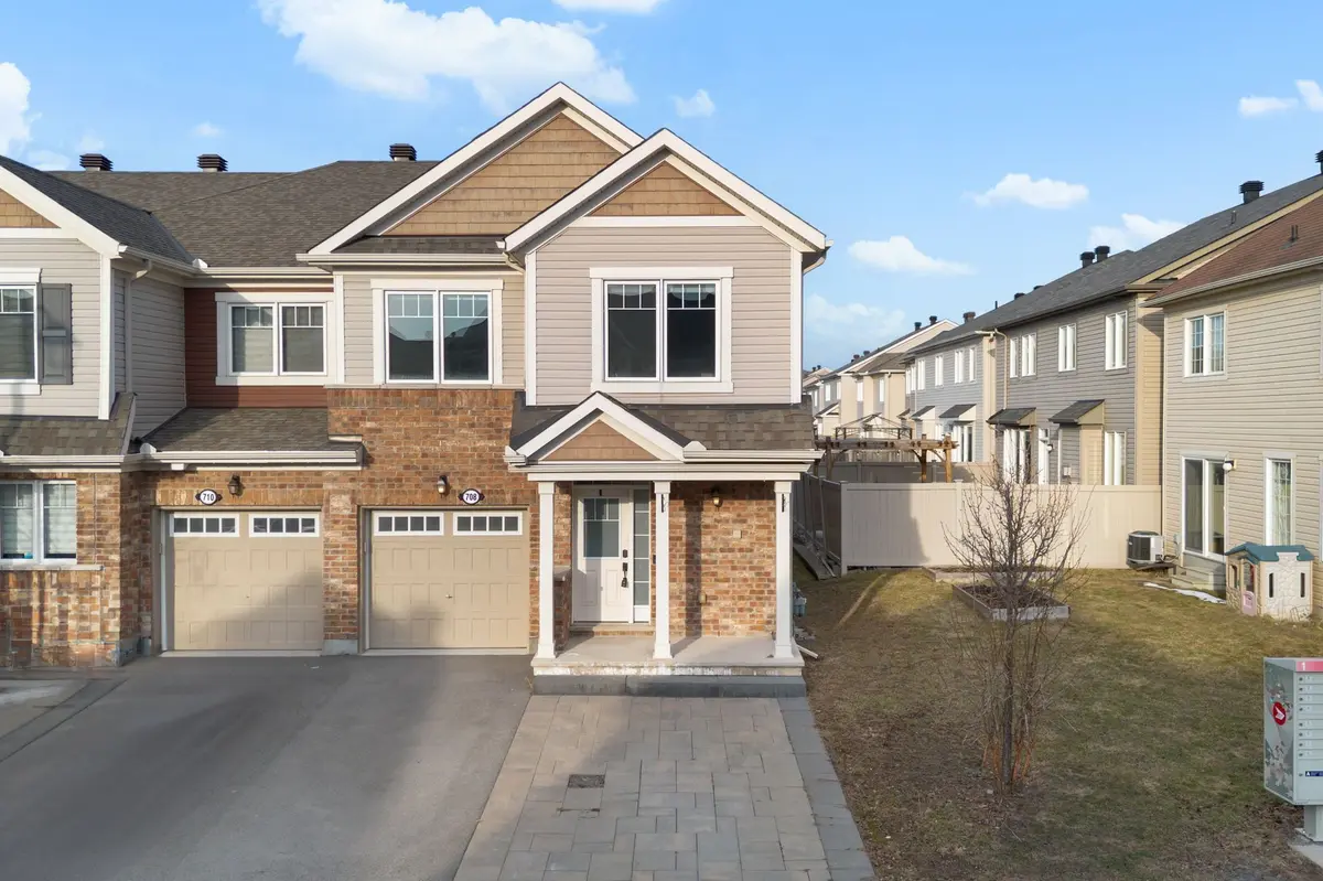 708 Logperch CIR, Barrhaven, ON K2J 0R8