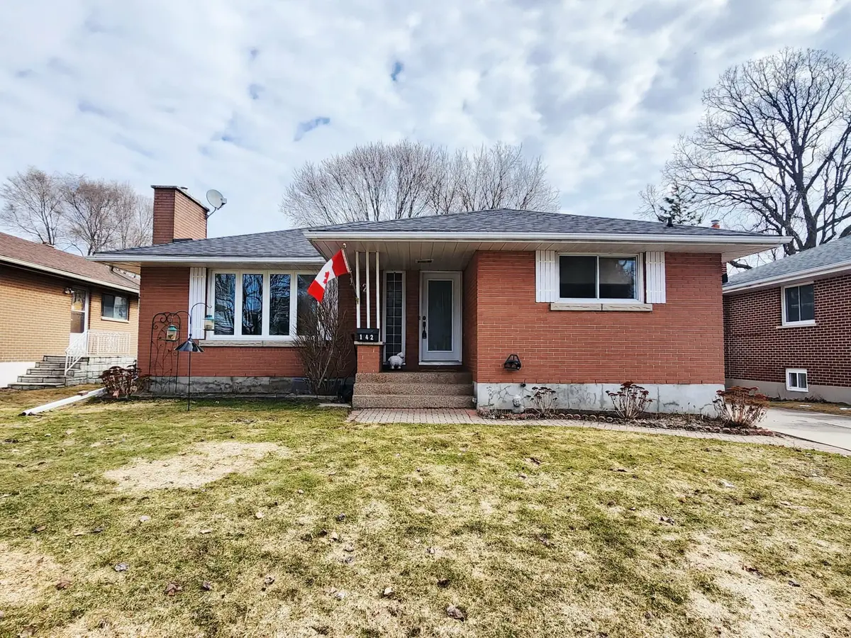 142 Manor DR, Brockville, ON K6V 3E6