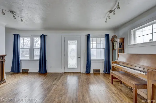 736 E Meyers AVE, Hazel Park, MI 48030