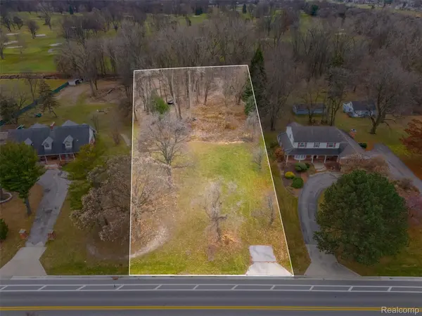 13000 Plumbrook RD, Sterling Heights, MI 48312