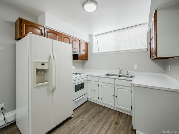 149 Huronview CT, White Lake Charter Township, MI 48386