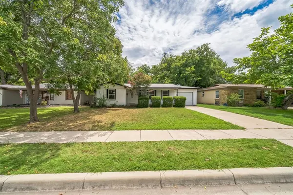 5605 Dennis Avenue, Fort Worth, TX 76114