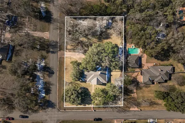 201 Cobblestone Lane, Crawford, TX 76638