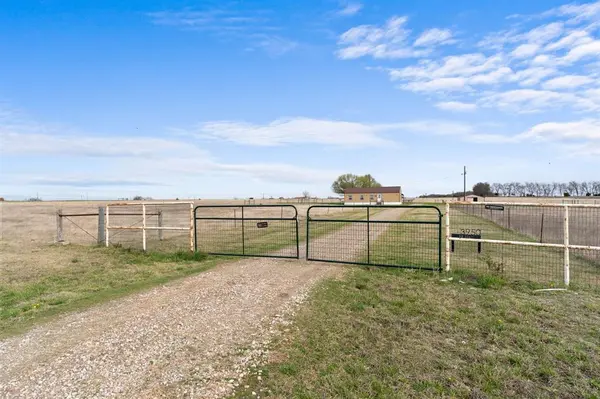 3950 Private Road 1161, Leonard, TX 75452