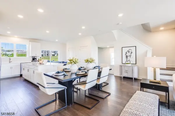 81 Eastwood Ter, East Hanover Twp., NJ 07936