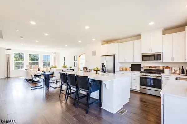 81 Eastwood Ter, East Hanover Twp., NJ 07936