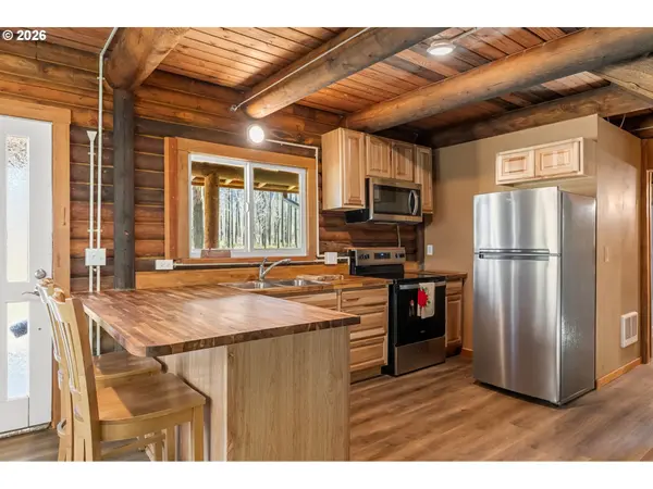 52633 MCKENZIE HWY, Blue River, OR 97413