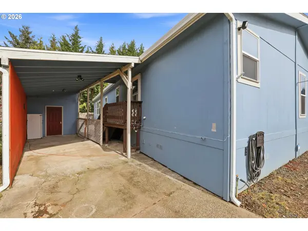 1005 FERRY ST #13, Dayton, OR 97114