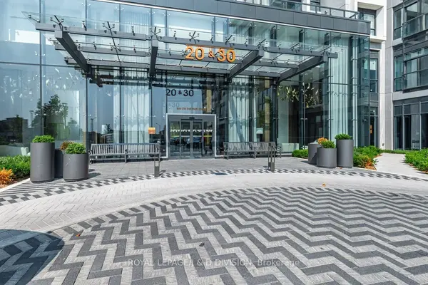 30 Inn On The Park DR #4301, Toronto C13, ON M3C 0P8