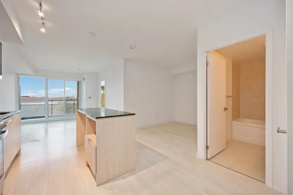 31 Tippett RD #332, Toronto C06, ON M3H 0C8