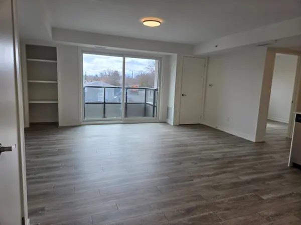 976 Simcoe ST N #305, Oshawa, ON L1G 4W4