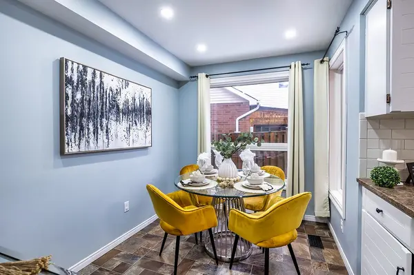 33 Mossgrove CT, Clarington, ON L1E 1P4