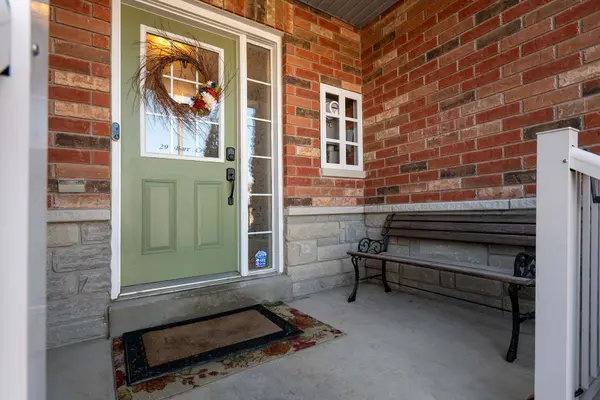 29 Barr CRES, Aurora, ON L4G 0C1