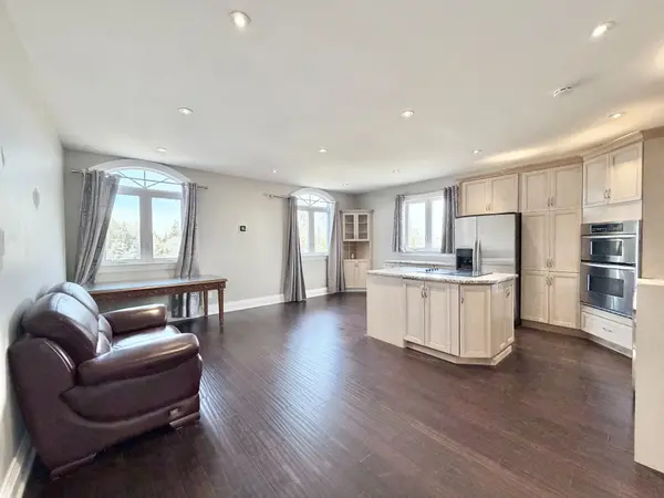 17669 Warden AVE #Coach House, East Gwillimbury, ON L0G 1V0