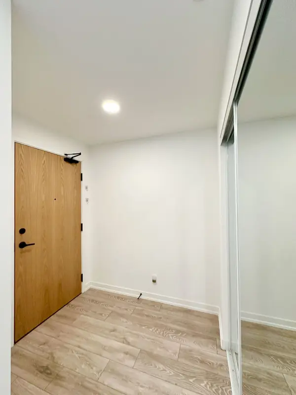 8 Beverley Glen BLVD #C204, Vaughan, ON L4J 0L5