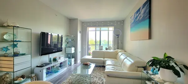 11611 Yonge ST #301, Richmond Hill, ON L4E 1G2