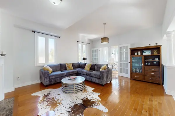 1031 Lake DR N, Georgina, ON L4P 3E9