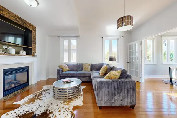 1031 Lake DR N, Georgina, ON L4P 3E9