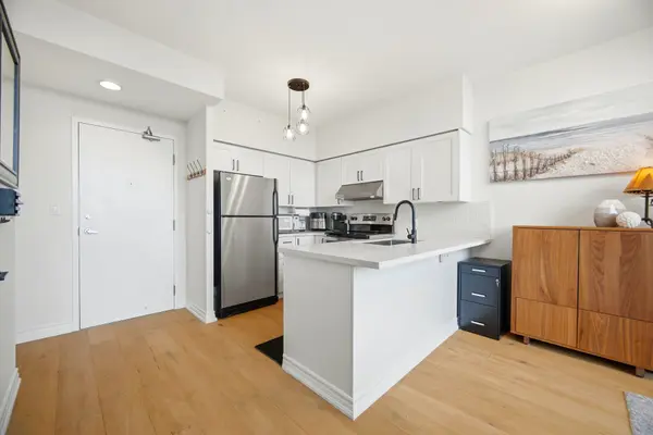 200 Manitoba ST #624, Toronto W06, ON M8Y 3Y9