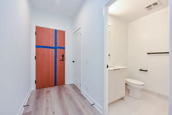 1660 Bloor ST W #601, Toronto W02, ON M6P 0C6