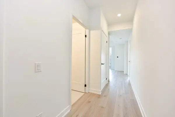 1660 Bloor ST W #601, Toronto W02, ON M6P 0C6