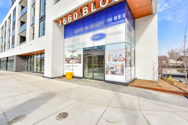 1660 Bloor ST W #601, Toronto W02, ON M6P 0C6