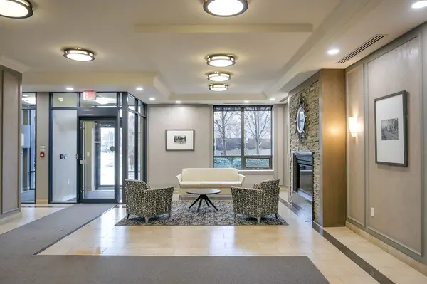 61 Heintzman ST #1501, Toronto W02, ON M6P 5A2