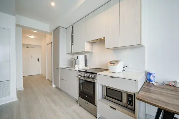 3883 Quartz RD #1808, Mississauga, ON L5B 0M4