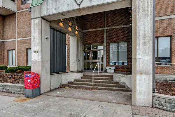 200 Lafontaine AVE #506, Vanier And Kingsview Park, ON K1L 8K8