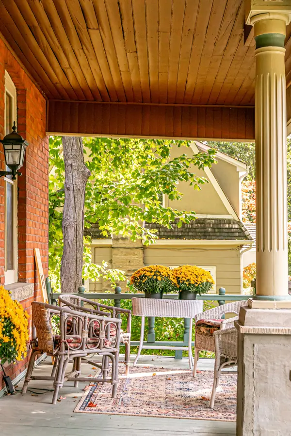 55 Cayley ST, Hamilton, ON L9H 2E6