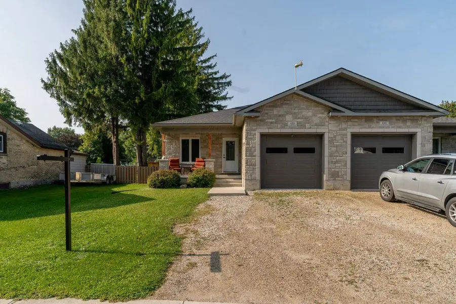 420 Victoria ST, Minto, ON N0G 2P0