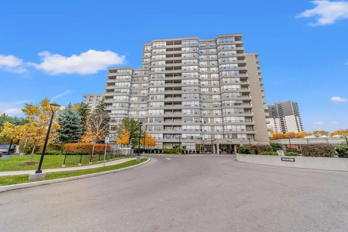 11 Townsgate DR #312, Vaughan, ON L4J 8G4