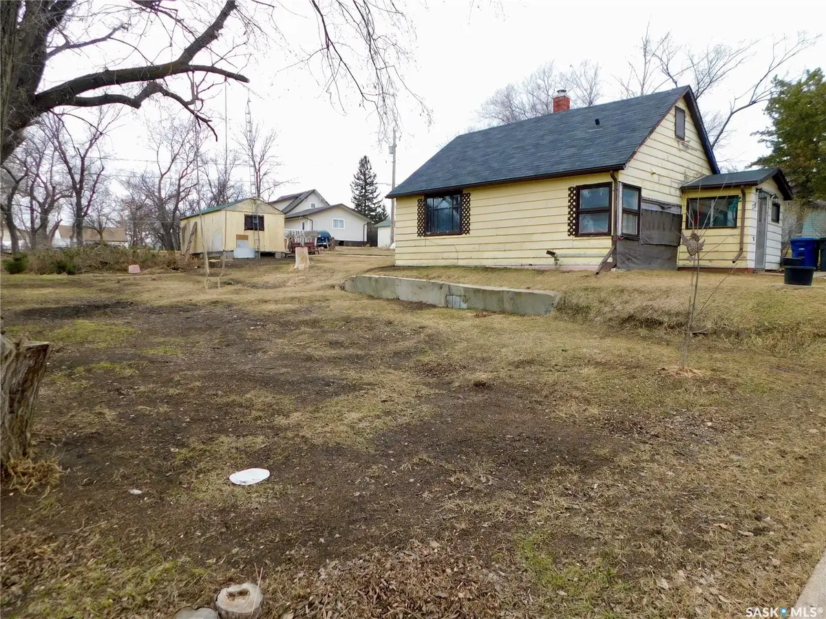 220 2nd STREET E, Lafleche, SK S0H 3R0