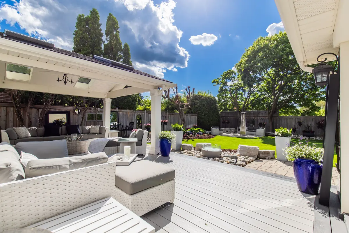 16 Ferndale CRES, Brampton, ON L6W 1E9