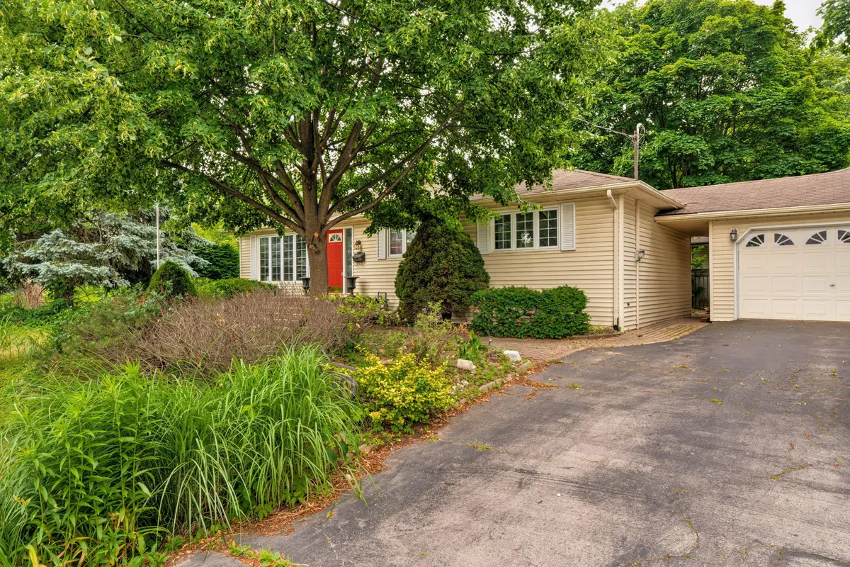 478 Avon CRES, Oakville, ON L6J 2T4