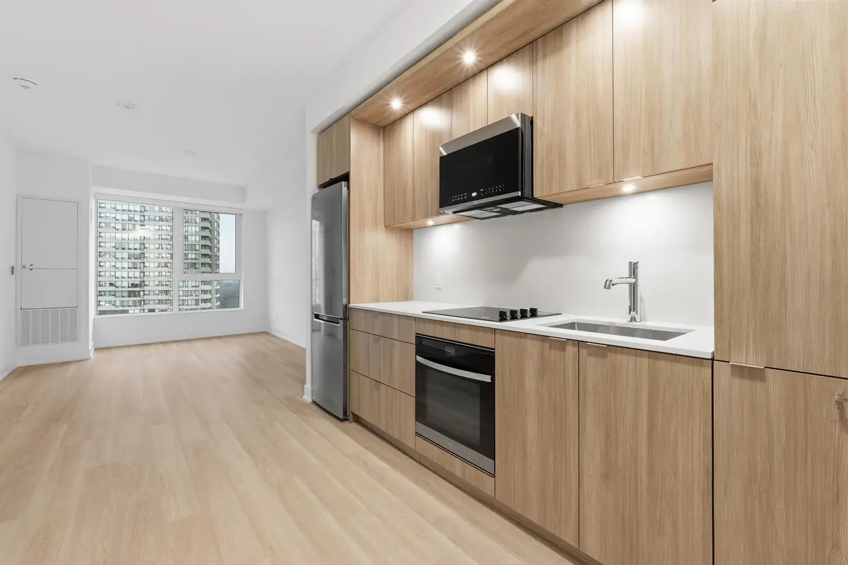 25 Cordova AVE #1302, Toronto W08, ON M9A 0E5