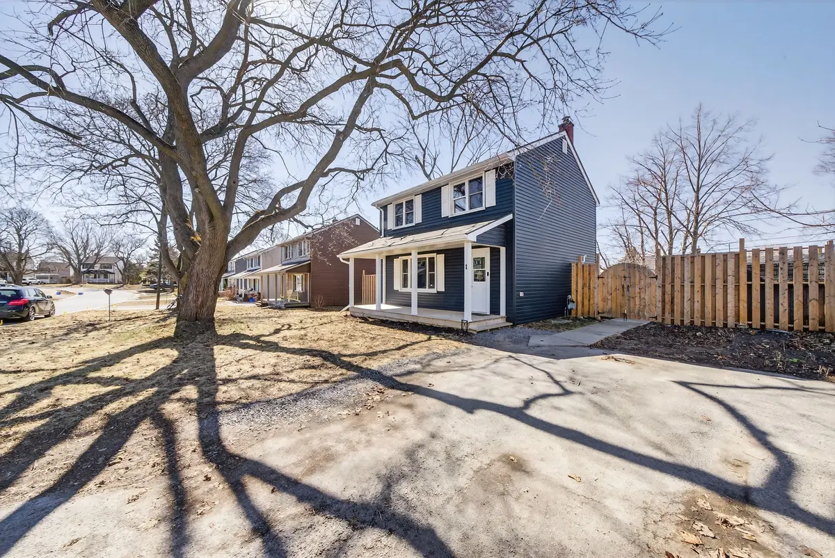 1 Diver Belt DR, Prince Edward County, ON K0K 2T0