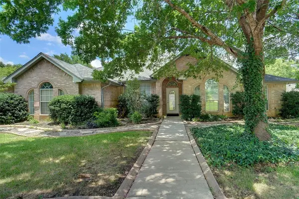 813 Hunters Glen Trail, Fort Worth, TX 76120