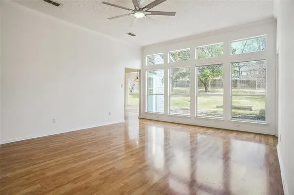 813 Hunters Glen Trail, Fort Worth, TX 76120