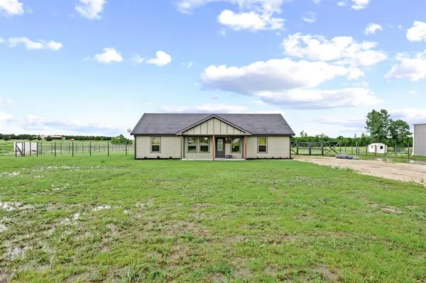 293 Private Road 36008, Honey Grove, TX 75446