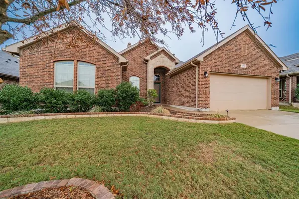 2216 Rosalinda Pass, Fort Worth, TX 76131
