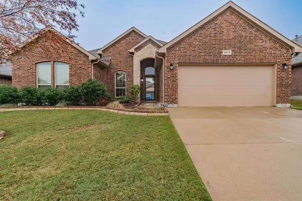 2216 Rosalinda Pass, Fort Worth, TX 76131