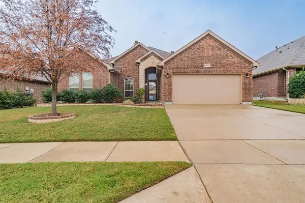 2216 Rosalinda Pass, Fort Worth, TX 76131