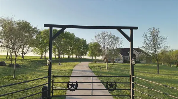 16900 County Road 706, Leonard, TX 75452